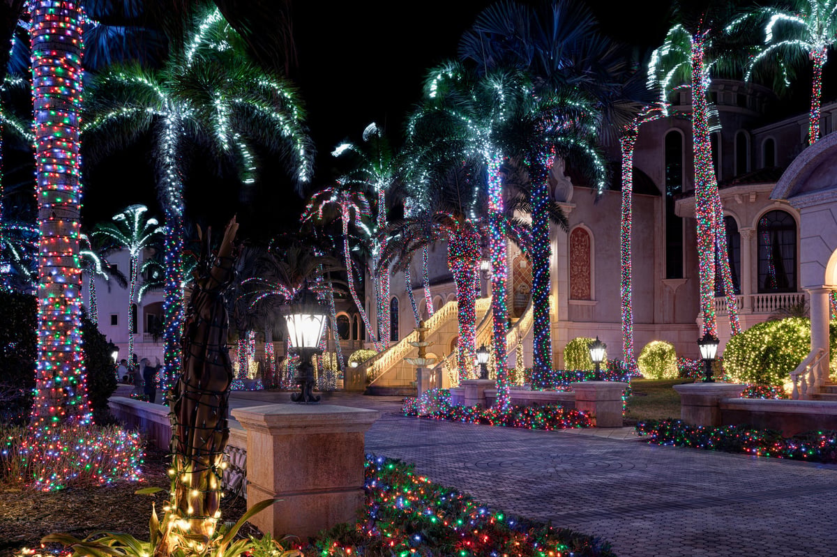 Florida mansion at Christmastime with festive holiday decor