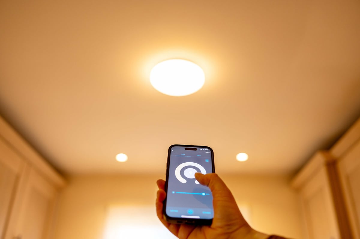 Smart light control using smartphone